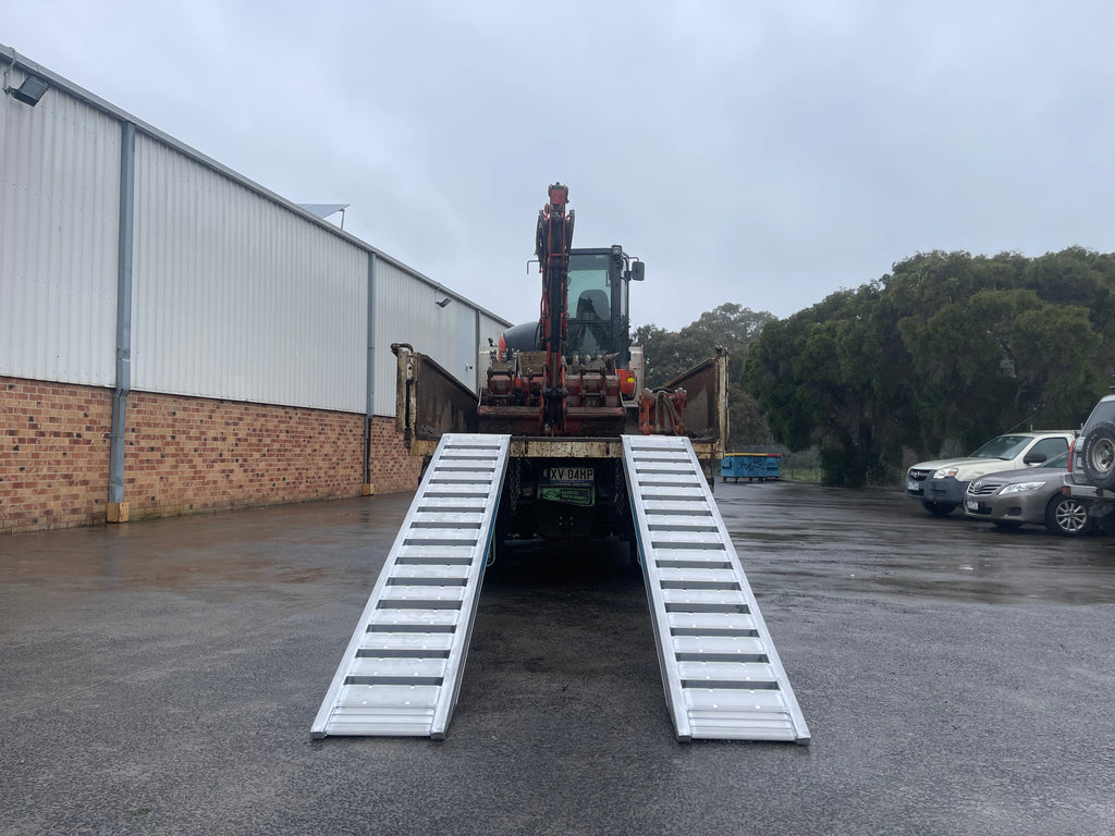 3.5m 6Tonne Heavy Duty Rubber Track, Rubber Tyre Machinery Loading Ramps-JETC604135+ Safety Pin