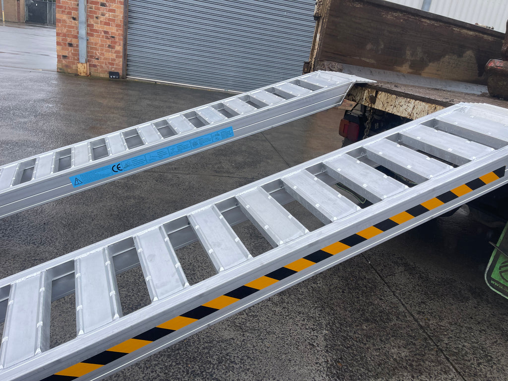 3.5m 6Tonne Heavy Duty Rubber Track, Rubber Tyre Machinery Loading Ramps-JETC604135+ Safety Pin